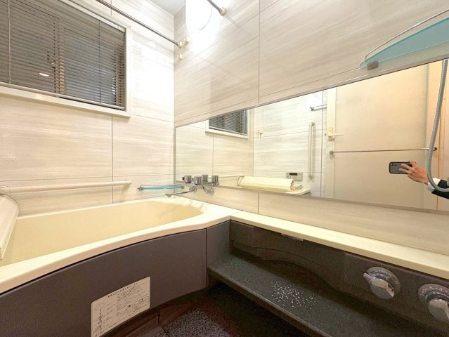 京都市営地下鉄烏丸御池線「烏丸御池」駅まで徒歩２分◆角住戸２ＬＤＫ◆アスティミア御池東洞院通の浴室|浴室