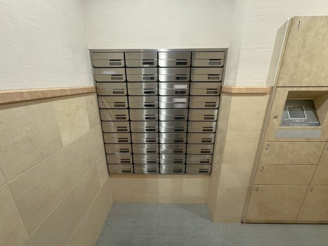 京都市営地下鉄烏丸御池線「烏丸御池」駅まで徒歩２分◆角住戸２ＬＤＫ◆アスティミア御池東洞院通の設備|郵便受けポスト