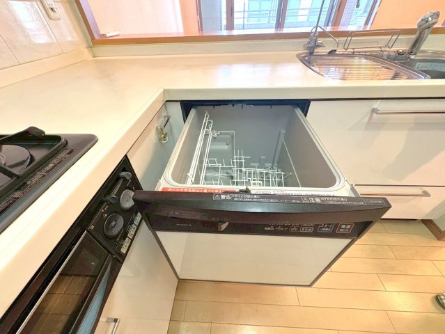 京都市営地下鉄烏丸御池線「烏丸御池」駅まで徒歩２分◆角住戸２ＬＤＫ◆アスティミア御池東洞院通のキッチン|食器洗浄乾燥機付き