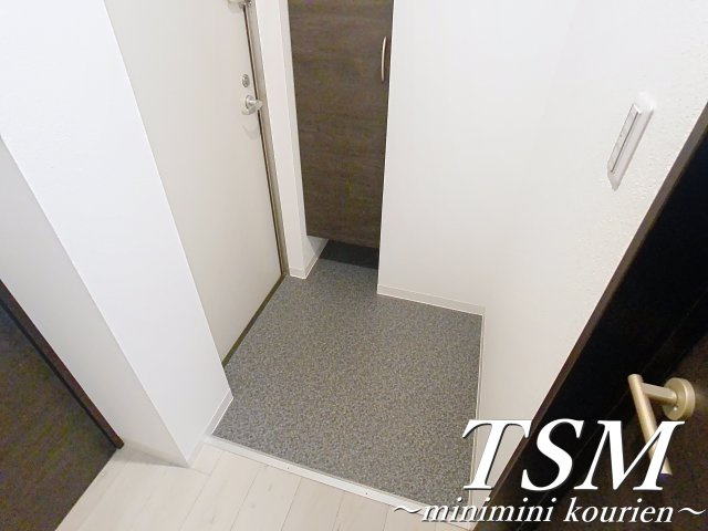 ジーメゾン枚方南中振の玄関