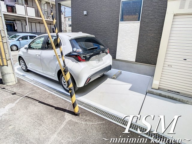 ジーメゾン枚方南中振の駐車場