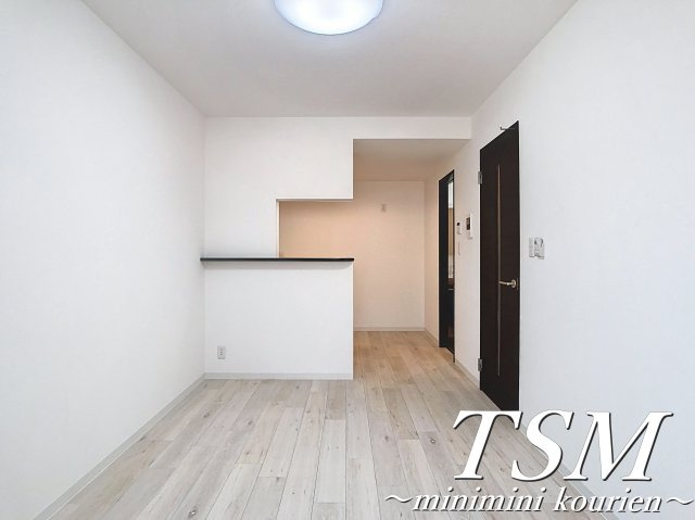 ジーメゾン枚方南中振の居間・リビング