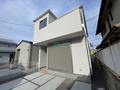 【外観】 | 神宮町 | その邸が魅せる、気品・上質・重厚感・極細やかさ、そのすべては訪れた者に安らぎと品性を与える特別な空間です。ここに住むからこそ意味がある。すべての（始まり）をここから迎えます。