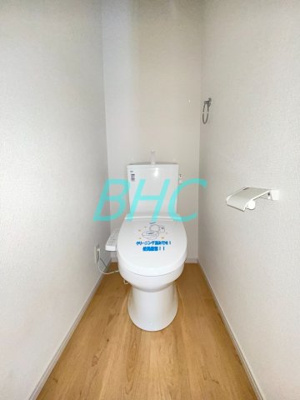 【トイレ】 | 神宮町 | プライベート空間として機能や内装にこだわった、優しい雰囲気のトイレはリラックス空間へ。