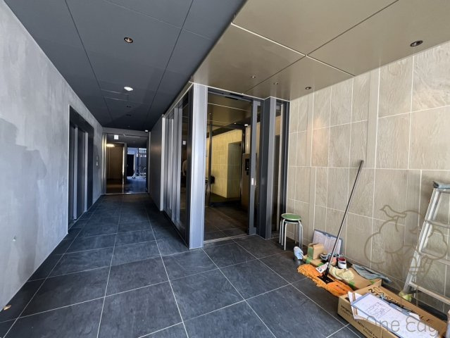 シーズンフラッツ新大阪のエントランス