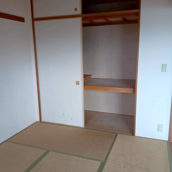 【収納】 | シャリエ三島松が丘 中古マンション EM05988 | シャリエ三島松が丘　和室押入