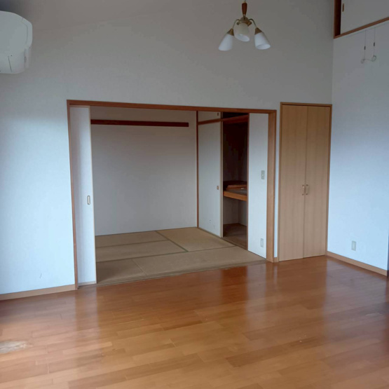 【居間・リビング】 | シャリエ三島松が丘 中古マンション EM05988 | シャリエ三島松が丘　リビング、和室