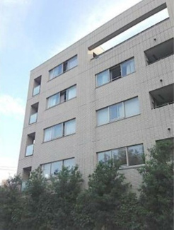 【外観】 | 鉄筋コンクリート造のがっちりとした建物。