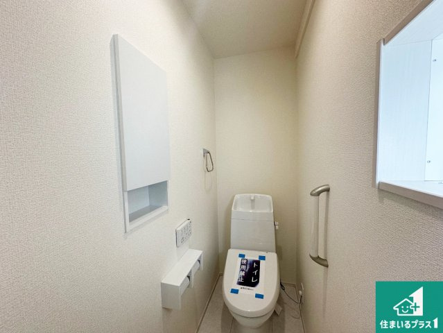 神戸市西区竹の台　第2期　新築一戸建てのトイレ|1・2階の2ヶ所にあるので、朝の忙しい時間の順番待ちもなく、深夜の利用にも大変便利です。