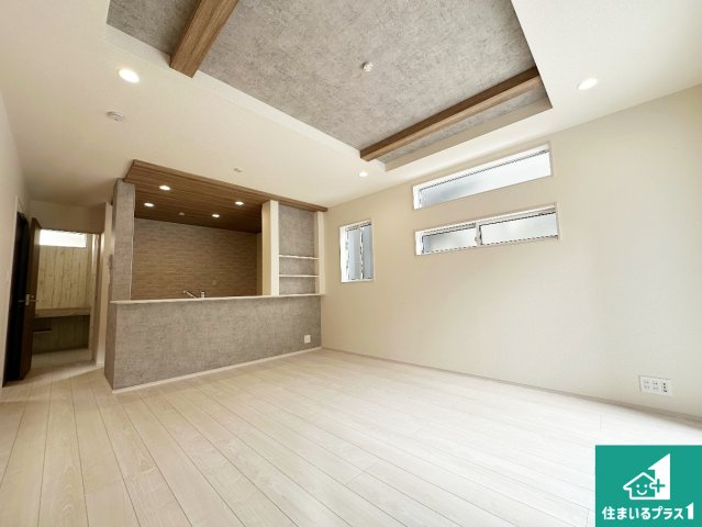 神戸市西区竹の台　第2期　新築一戸建ての居間・リビング|シンプルなリビングは、観葉植物等のインテリアを楽しめますね！パパ好みにも、ママ好みにも家具次第で雰囲気を変えることができます！