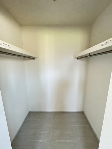 【収納】 | 福岡市西区今津13期・平屋　1号棟（全1棟）【仲介手数料無料・0円】 | 現地写真。ウォークインクローゼットです。