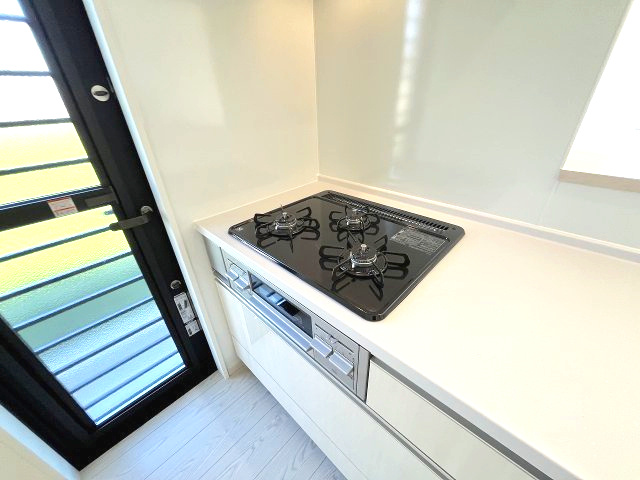 【キッチン】 | 福岡市西区今津13期・平屋　1号棟（全1棟）【仲介手数料無料・0円】 | 現地写真。