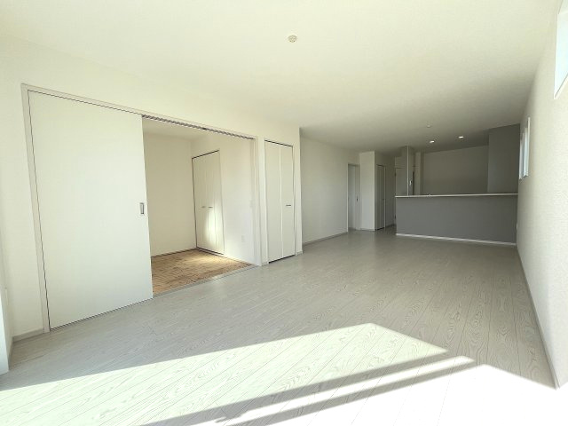 【居間・リビング】 | 福岡市西区今津13期・平屋　1号棟（全1棟）【仲介手数料無料・0円】 | 現地写真。リビングです。