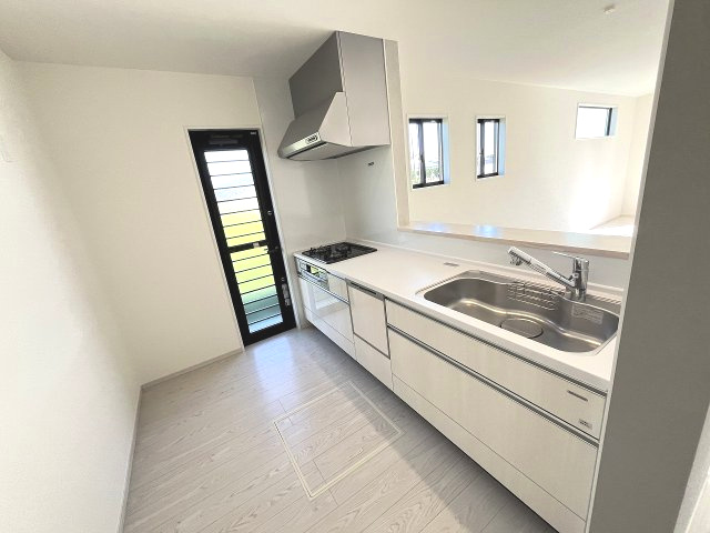 【キッチン】 | 福岡市西区今津13期・平屋　1号棟（全1棟）【仲介手数料無料・0円】 | 現地写真。