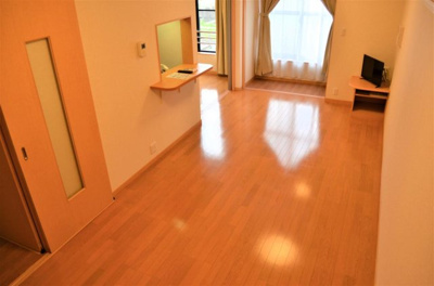 【居間・リビング】 | レオパレスコラッジオ | 自然光が入る明るい居室