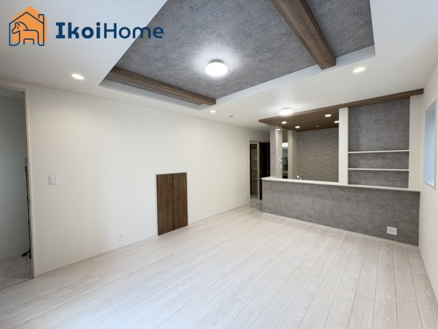 神戸市西区竹の台1丁目２期1号棟　新築戸建の居間・リビング|【ホームページに現地動画掲載中】●年中無休：当日予約可●カウンターキッチンからは室内が見渡せます。