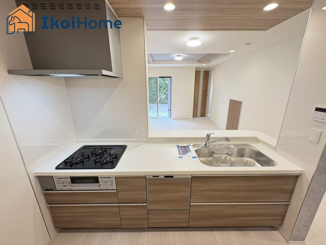 神戸市西区竹の台1丁目２期1号棟　新築戸建のキッチン|【ホームページに現地動画掲載中】●年中無休：当日予約可●三口コンロには火口にＳＩセンサーを搭載！