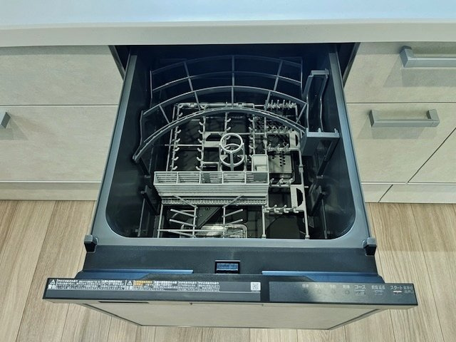 練馬区春日町1丁目のキッチン|食後の片づけに便利な食器洗乾燥機が装備しています