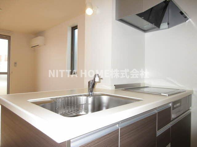 ルミエール・ヴェールのキッチン|３コンロのＩＨクッキングヒーター付き♪