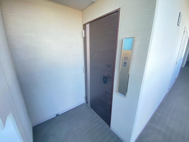 エンブルエバー焼津の玄関