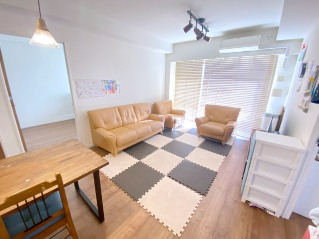 エンブルエバー焼津の居間・リビング