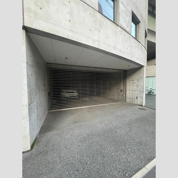 大阪市北区南扇町の店舗一部の駐車場
