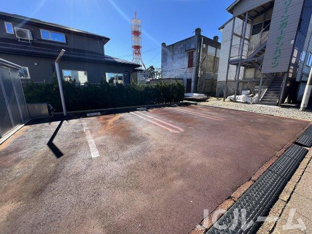 セレーノ ビオラの駐車場