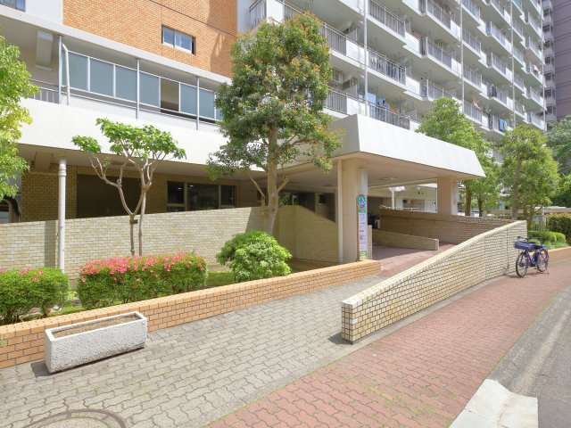 ■エントランスは清潔感があり、来訪者に良い印象を与えるスペースです。