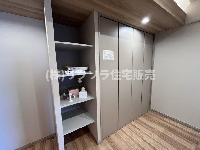 枚方淀川公園スカイハイツの収納|リビング収納　可動棚・クローゼット
■物件内覧・資金計画相談・住宅ローン相談、リフォーム相談、お問合せ受付中■
※当日・翌日のご内覧、ご相談はお電話でのお問合せがスムーズです！