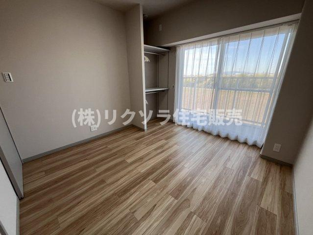 枚方淀川公園スカイハイツの子供部屋|洋室5.4帖
■物件内覧・資金計画相談・住宅ローン相談、リフォーム相談、お問合せ受付中■
※当日・翌日のご内覧、ご相談はお電話でのお問合せがスムーズです！