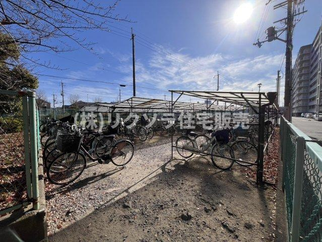 枚方淀川公園スカイハイツの駐輪場|■物件内覧・資金計画相談・住宅ローン相談、リフォーム相談、お問合せ受付中■
※当日・翌日のご内覧、ご相談はお電話でのお問合せがスムーズです！
