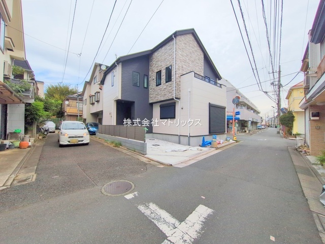 練馬区東大泉7丁目　人気の三方角地　省エネ住宅　限定1棟の前面道路含む現地写真