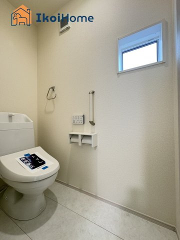 神戸市西区竹の台1丁目２期2号棟　新築戸建のトイレ|【ホームページに現地動画掲載中】●年中無休：当日予約可●1階・2階ウォッシュレット付のお手洗い。