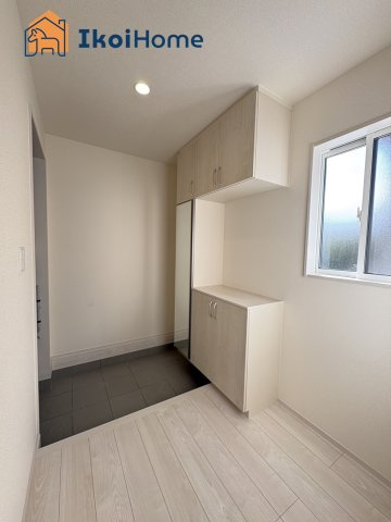 神戸市西区竹の台1丁目２期2号棟　新築戸建のその他|【ホームページに現地動画掲載中】●年中無休：当日予約可●玄関に窓があるので光が入り明るい空間です！