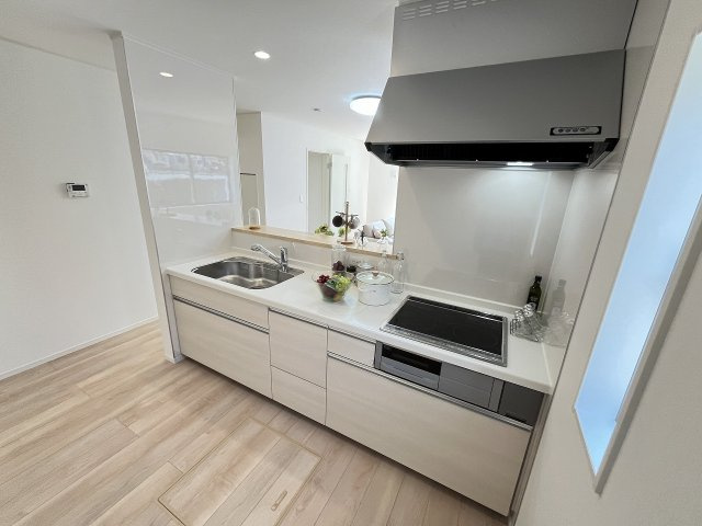 【キッチン】 | 福岡市南区鶴田4丁目第10　1号棟（全1棟）【仲介手数料無料・0円】 | 施工例。施工例は完成時と異なる場合があります。