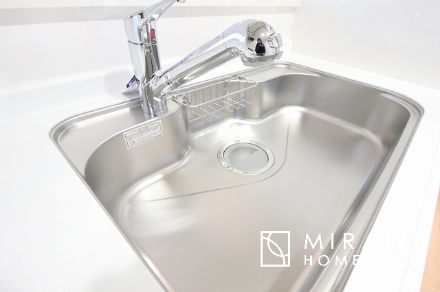 【その他】 | お掃除もしやすい大き目のシンクです。耐熱性・耐久性・対磨耗性が高いというメリットがございます。お掃除が苦手な方でもいつでも綺麗に楽にメンテナンスが可能です。