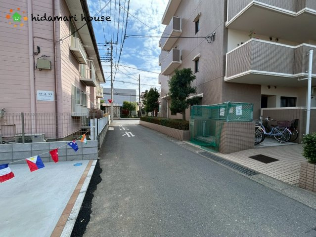 上尾市西宮下第7　新築戸建　ハートフルCの前面道路含む現地写真