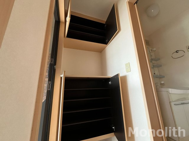 セジュール和泉中央C棟の玄関