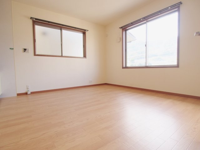 ぺろ・い・ふぁみりあ中野東A棟の居間・リビング