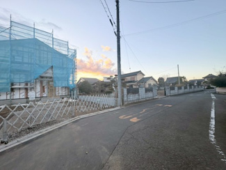 【前面道路含む現地写真】 | 坂戸市厚川　新築分譲　東武越生線『一本松駅』徒歩10分　【大家小学区】