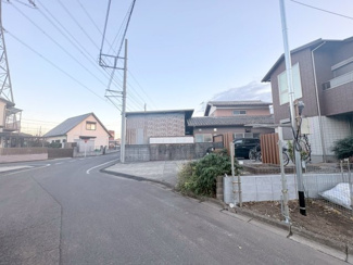 【前面道路含む現地写真】 | 坂戸市厚川　新築分譲　東武越生線『一本松駅』徒歩10分　【大家小学区】
