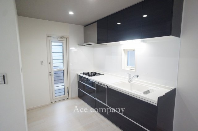 【キッチン】 | 東大阪市大蓮東1丁目　【D号地】 | 【食洗機付きのシステムキッチン☆3口ガスコンロ☆】キッチンスペースに勝手口付きです♪