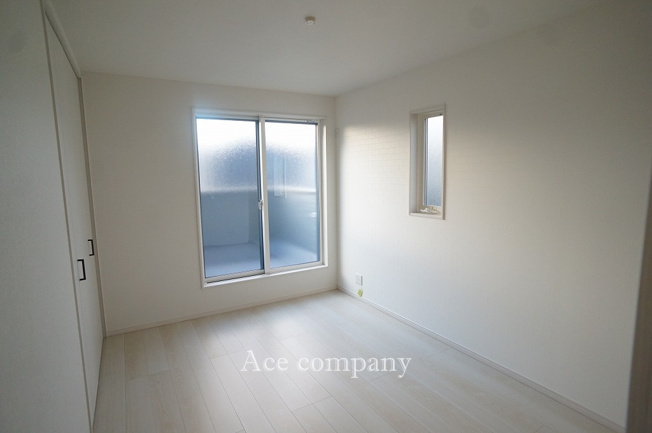 【子供部屋】 | 東大阪市大蓮東1丁目　【D号地】 | 【2階：北側洋室6帖】西向きバルコニーに面したお部屋です☆
