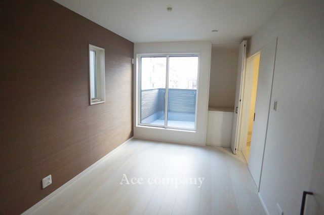 【寝室】 | 東大阪市大蓮東1丁目　【D号地】 | 【2階：東側洋室6帖】南向きバルコニーに面したお部屋です☆床上げ物入収納もあります♪
