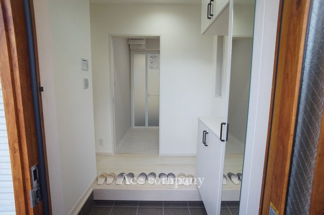 【玄関】 | 東大阪市大蓮東1丁目　【D号地】 | ミラー付きのシューズボックス完備です♪