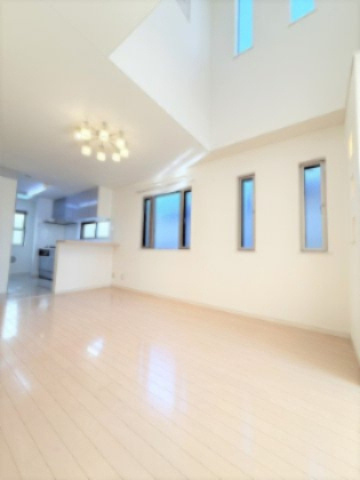 【仲介手数料５００万円が無料！】■学芸大学駅７分■商店街の近く■４ＬＤＫ＋車２台可の画像