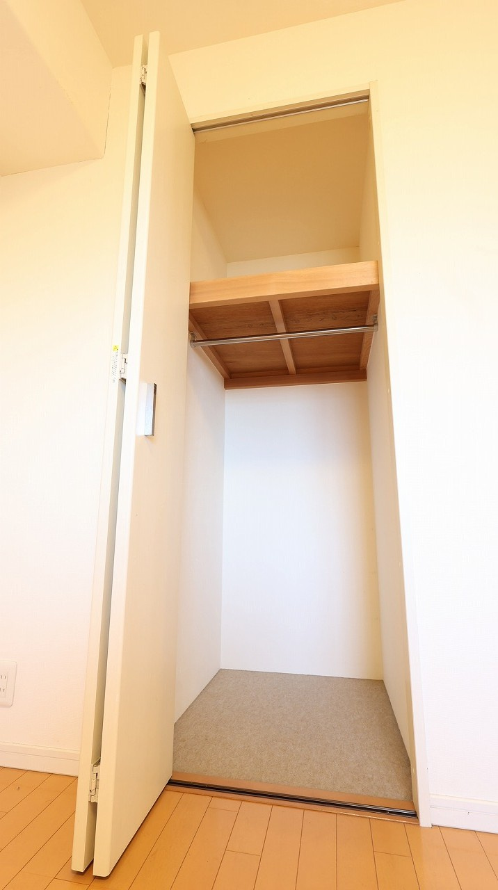 サーパス渡橋浜山通りの収納|北側洋室6帖　収納