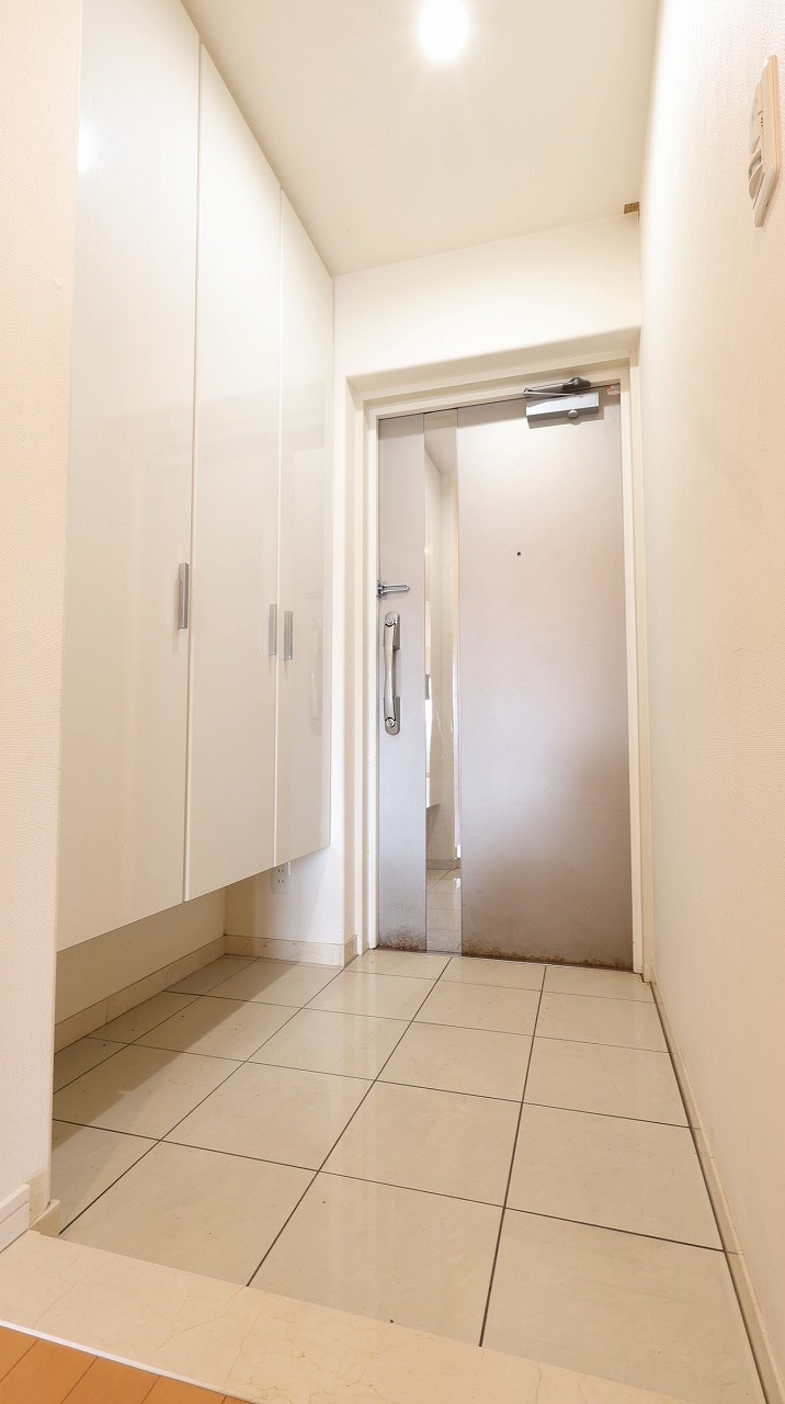 サーパス渡橋浜山通りの玄関|靴もたっぷり収納できるシューズボックス！