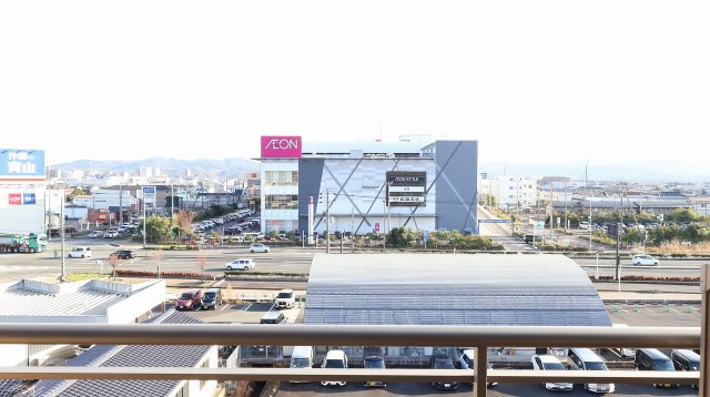 サーパス渡橋浜山通りの展望|マンションのすぐ近くにイオンモールがあります！