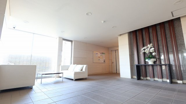 サーパス渡橋浜山通りのエントランス